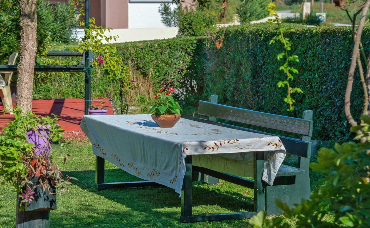 Ina Apartment Kalamákion Екстериор снимка