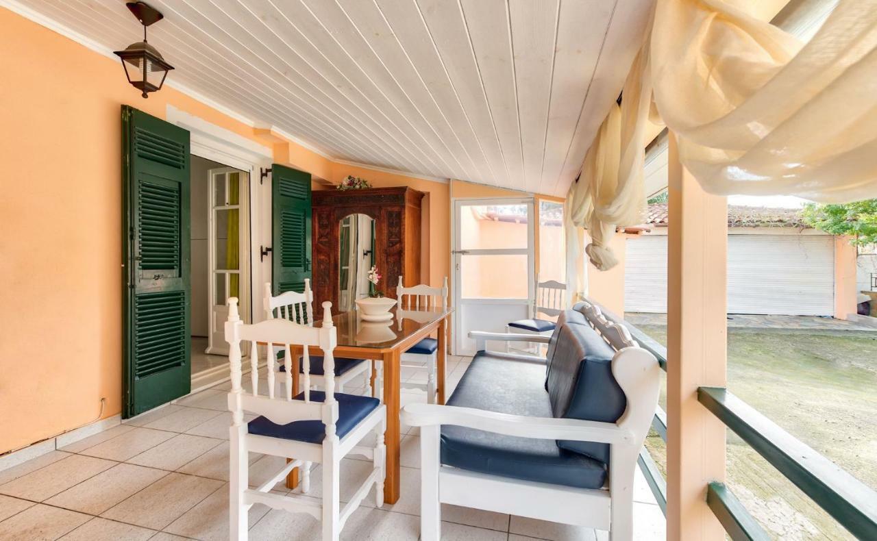 Ina Apartment Kalamákion Екстериор снимка