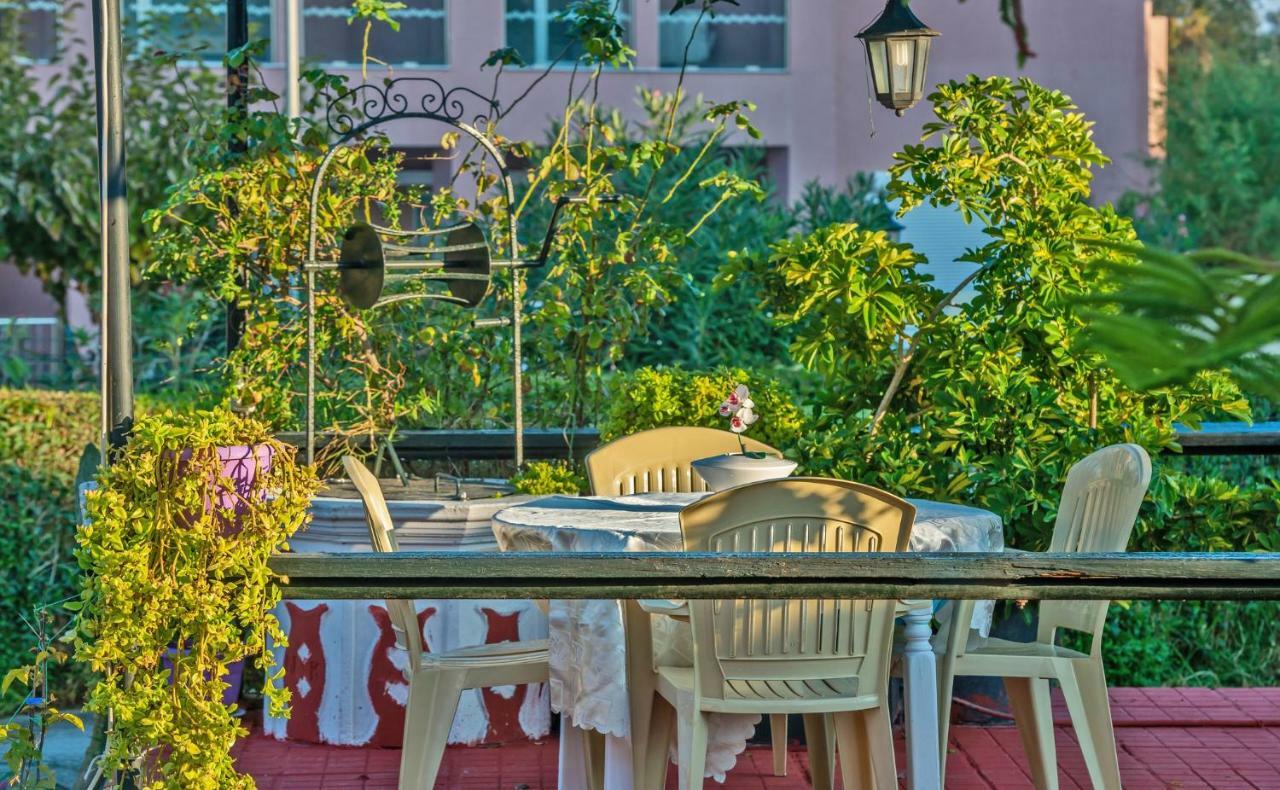 Ina Apartment Kalamákion Екстериор снимка