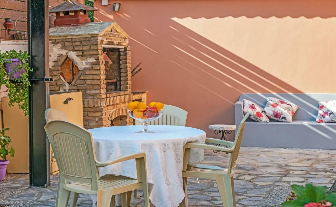 Ina Apartment Kalamákion Екстериор снимка