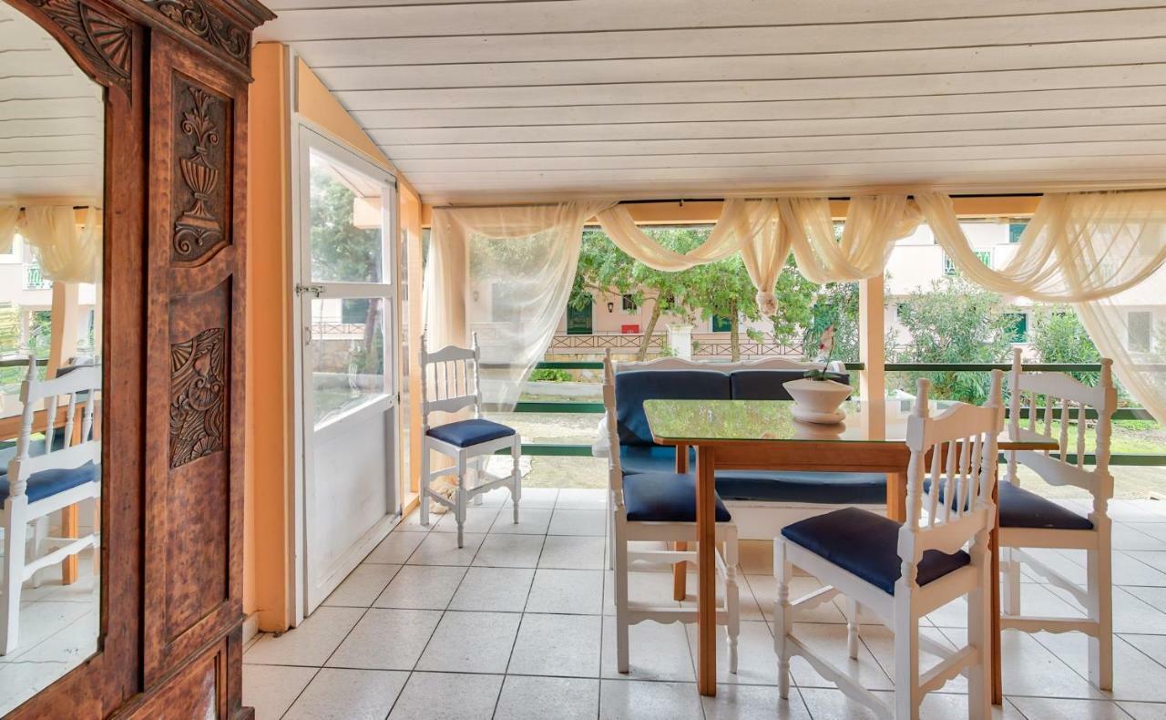 Ina Apartment Kalamákion Екстериор снимка