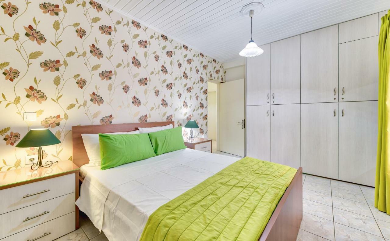 Ina Apartment Kalamákion Екстериор снимка