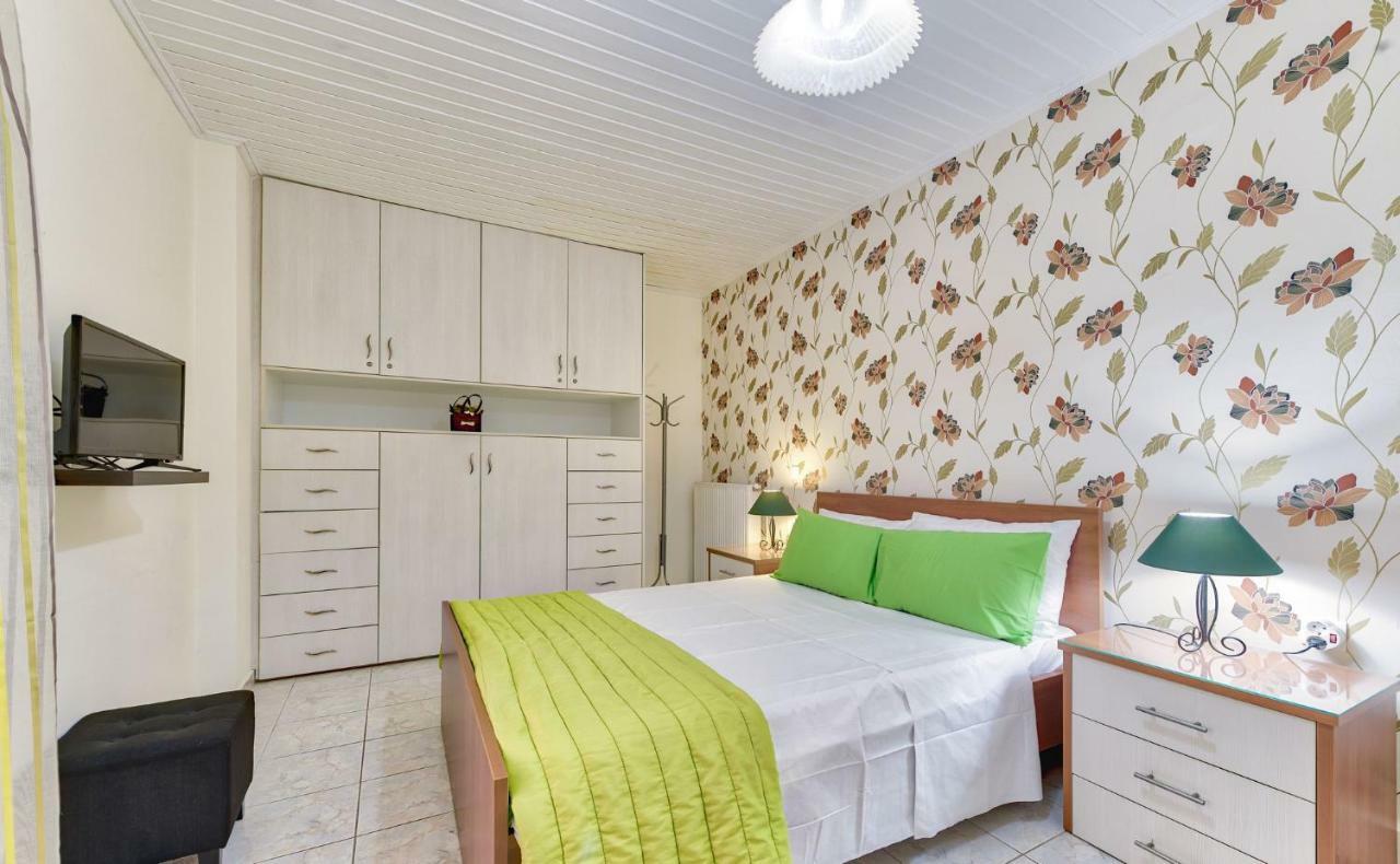Ina Apartment Kalamákion Екстериор снимка